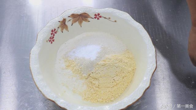 玉米面饼子怎么做的又松又软，面点师分享技巧