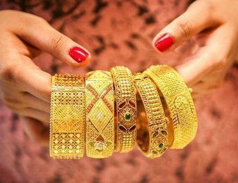 银镯子不能摘下不然倒霉，女人一生要有三个镯子（“手镯”需不需要摘下）