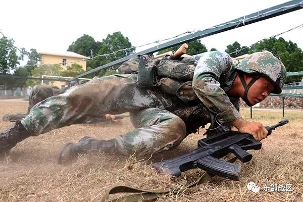 部队里新兵连的训练内容，武警部队新兵连训练内容（新兵第一阶段考核全面展开）