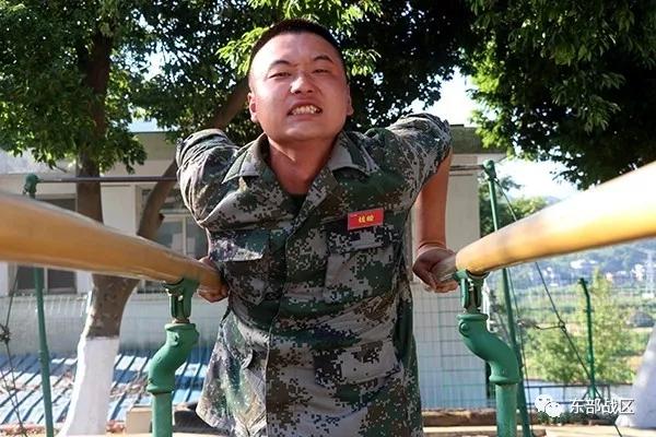 部队里新兵连的训练内容，武警部队新兵连训练内容（新兵第一阶段考核全面展开）