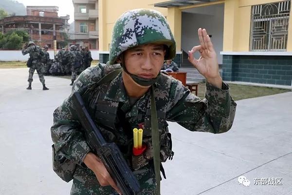 部队里新兵连的训练内容，武警部队新兵连训练内容（新兵第一阶段考核全面展开）