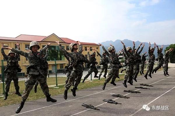部队里新兵连的训练内容，武警部队新兵连训练内容（新兵第一阶段考核全面展开）