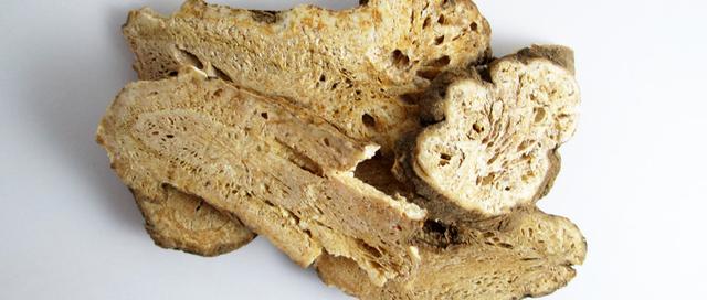 白术粉的功效与作用，白术粉的功效与作用吃法（中医丨小小白术功效多）