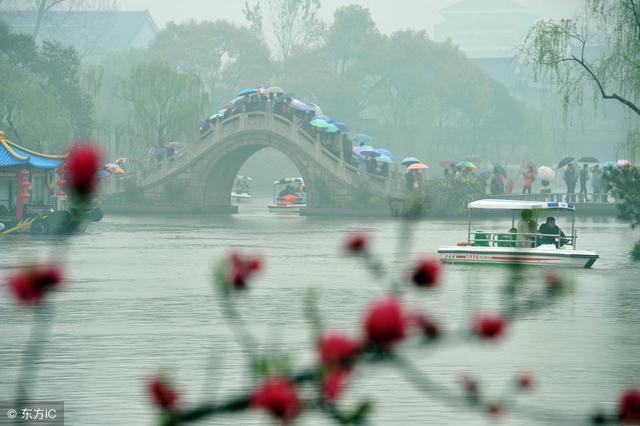 南泥湾歌词完整版，南泥湾歌词（百年金曲：郭兰英《南泥湾》）