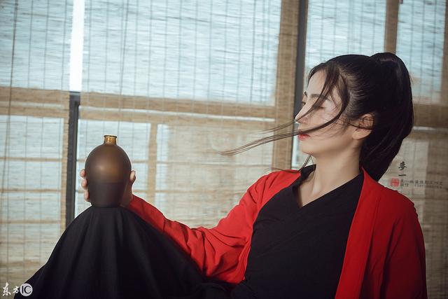 安能辨我是雄雌，安能辨我是雄雌是什么意思（安能辨我是雄雌）