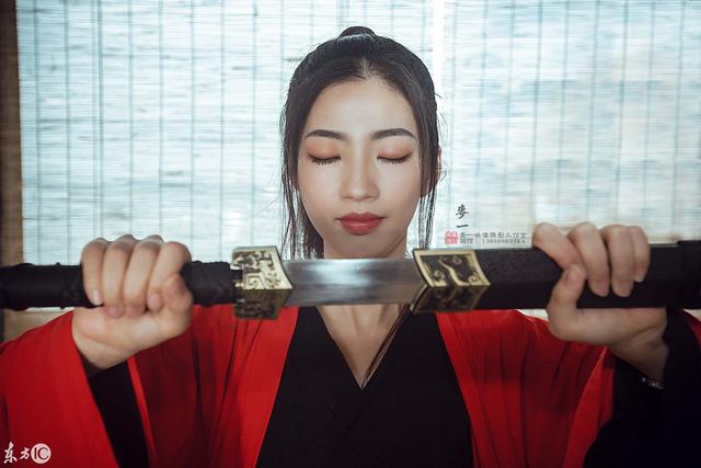 安能辨我是雄雌，安能辨我是雄雌是什么意思（安能辨我是雄雌）