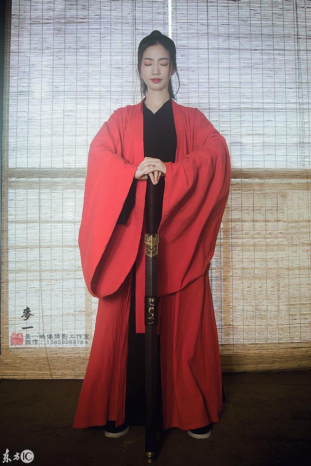 安能辨我是雄雌，安能辨我是雄雌是什么意思（安能辨我是雄雌）