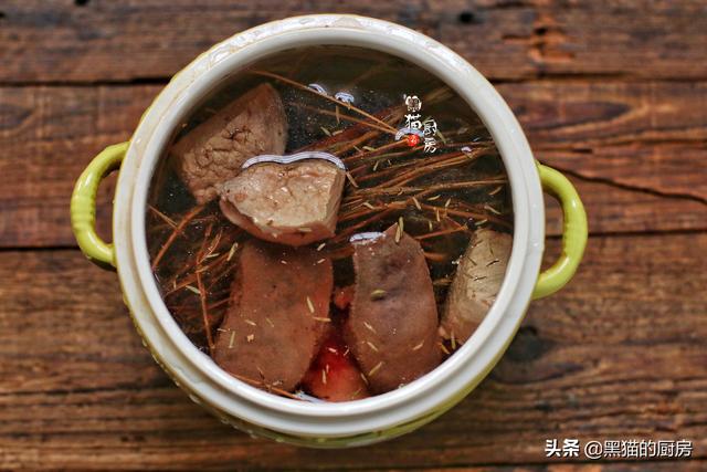 鸡骨草猪横利汤，鸡骨草煲猪横利（广东人常用它煲汤）