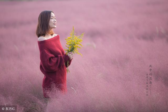山里红歌词全文，山里红歌词（一首好听动人的歌曲—祁隆《山里红》）