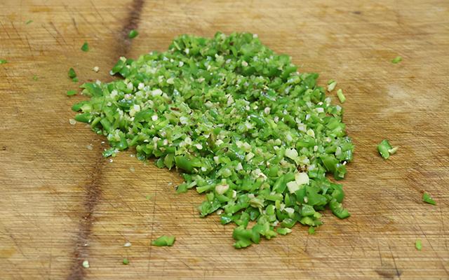 虎皮辣子烧茄子的家常做法窍门，家常虎皮辣子烧茄子怎么做好吃（教你做烧椒茄子）