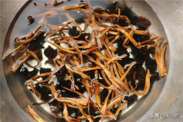 黄花菜汤的做法大全，黄花菜汤的做法大全视频（食材家家常备）