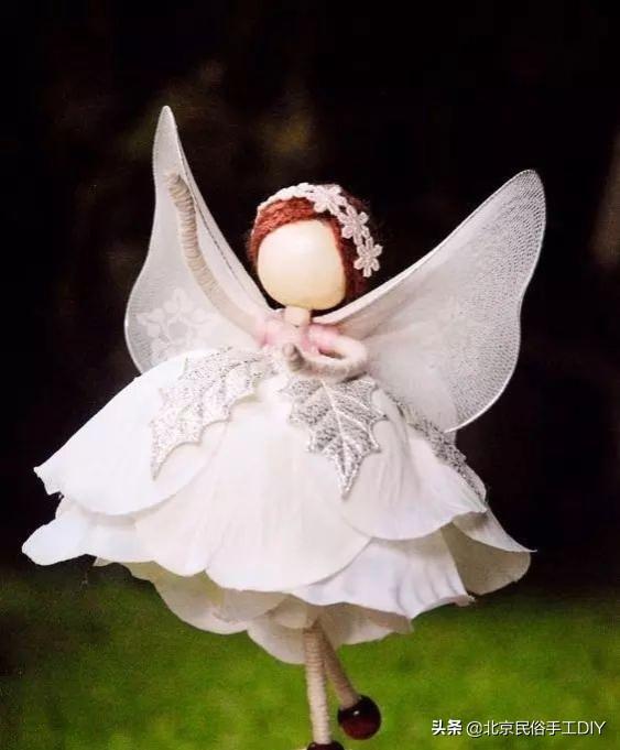 家里的假花怎么处理掉，室内有假花怎么办（一根铁丝一个球就能让她惊艳无比）