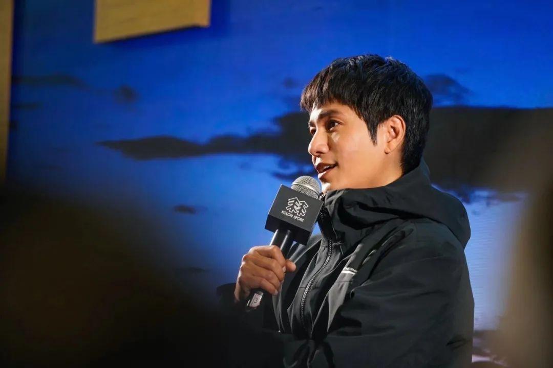 云南少数民族服饰，云南各民族的服饰（体育生羽绒服火了）