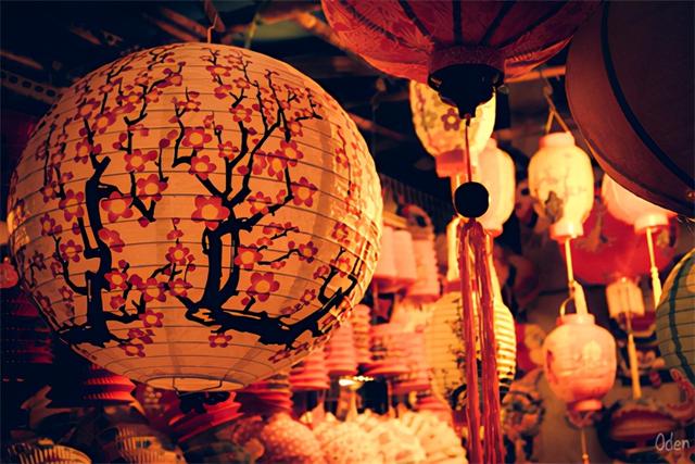 中秋节的由来简介，关于中秋节的由来简介（中秋节的由来与习俗！）