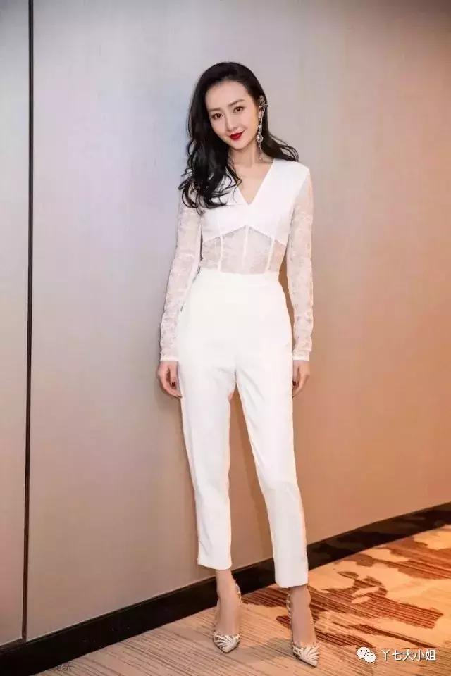 粗跟低帮高跟鞋怎么搭配裤子，气场超强的时髦组合