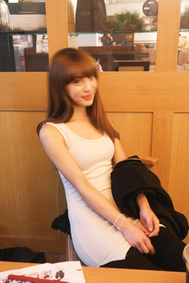 梦见自己穿裙子，梦见自己穿裙子是怎么回事（老婆第一次穿裙子坐公交吓得身后的小哥连连后退）