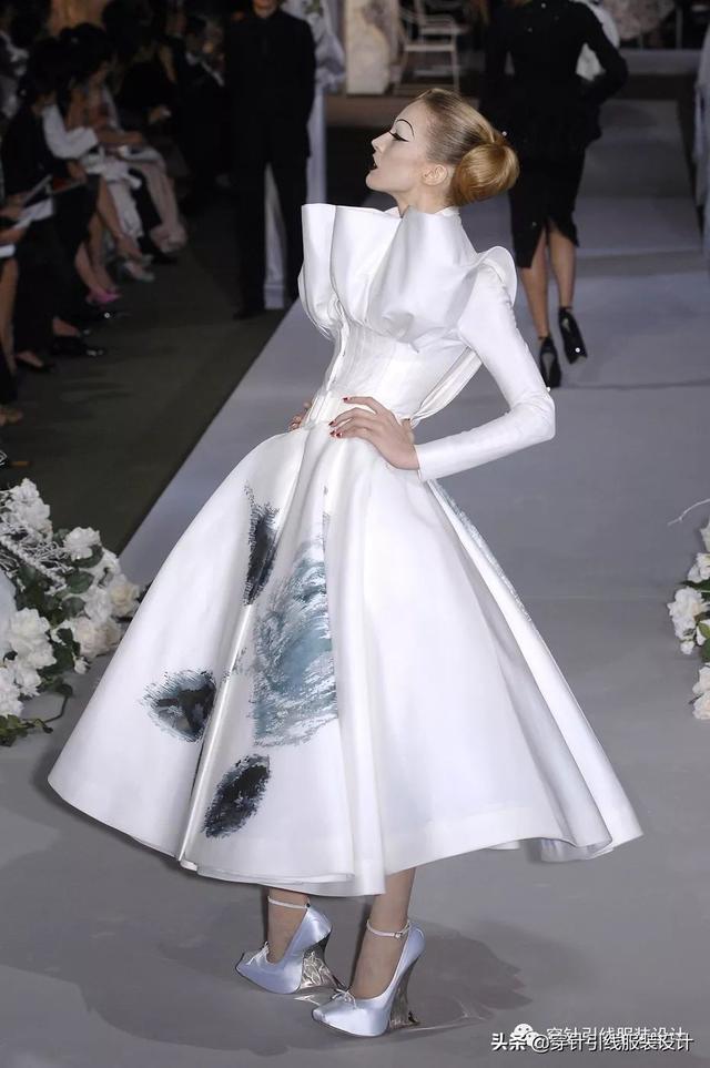 迪奥经典之作服装图，<迪奥>2007秋冬高定系列