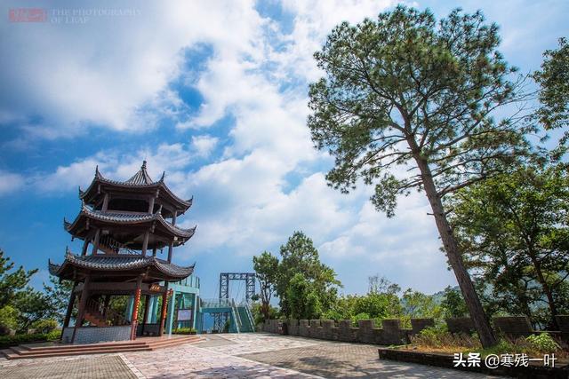 国内玻璃栈道旅游景点有哪些，分享给大家（造价500万玻璃栈道有着上帝视角）