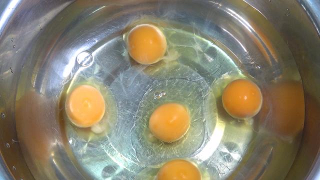 糖水荷包蛋的做法，糖水荷包蛋的做法窍门（水煮荷包蛋别直接下锅）