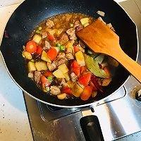 手抓羊肉饭的做法，手抓羊肉饭各种做法（电饭煲就能做的手抓羊肉饭）