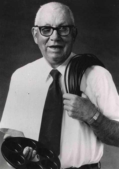 氟锑酸为什么不腐蚀人（李佳琪的不粘锅到底是厨艺问题）