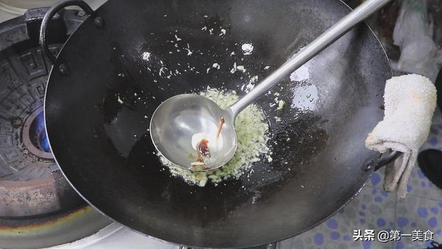 蚝油生菜的做法步骤，蚝油生菜的酱汁怎么调（厨师长2分钟做道蚝油生菜）