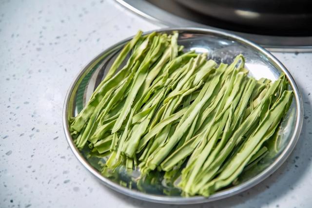 贡菜是什么菜图片，贡菜是什么菜（它与莴笋的区别在哪里）