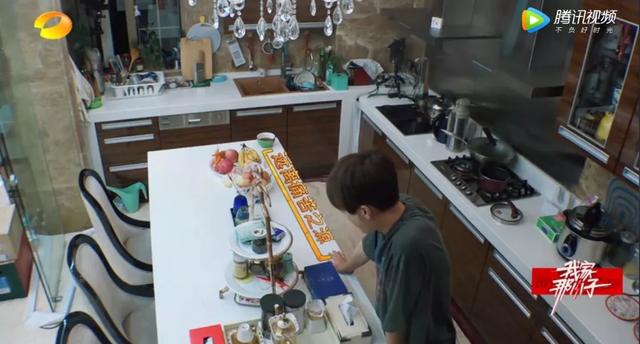 岛台高度和橱柜高度是多少，岛台距离橱柜多少合适（颜值和功能一个不能少）