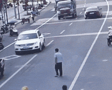 我与曹贼有何异下一句，我与曹贼有何异全句（知其身之误。贪恋他人娇妻）