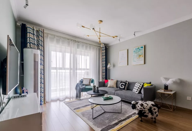 窗帘盒用轨道的好还是罗马杆的好，有窗帘盒的窗帘装罗马杆还是轨道（看两者的优劣势自然会明白）