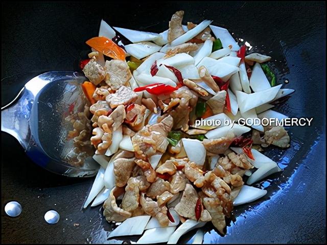 白菜怎么吃，白菜怎么吃解毒效果好（舒缓压力白菜炒肉片的做法）