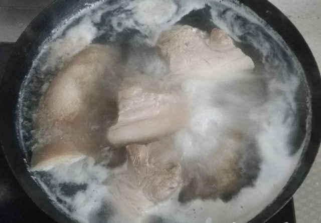 糖稀炸红烧肉怎么炸，糖稀炸红烧肉怎么炸好（这方法大厨一般不说）