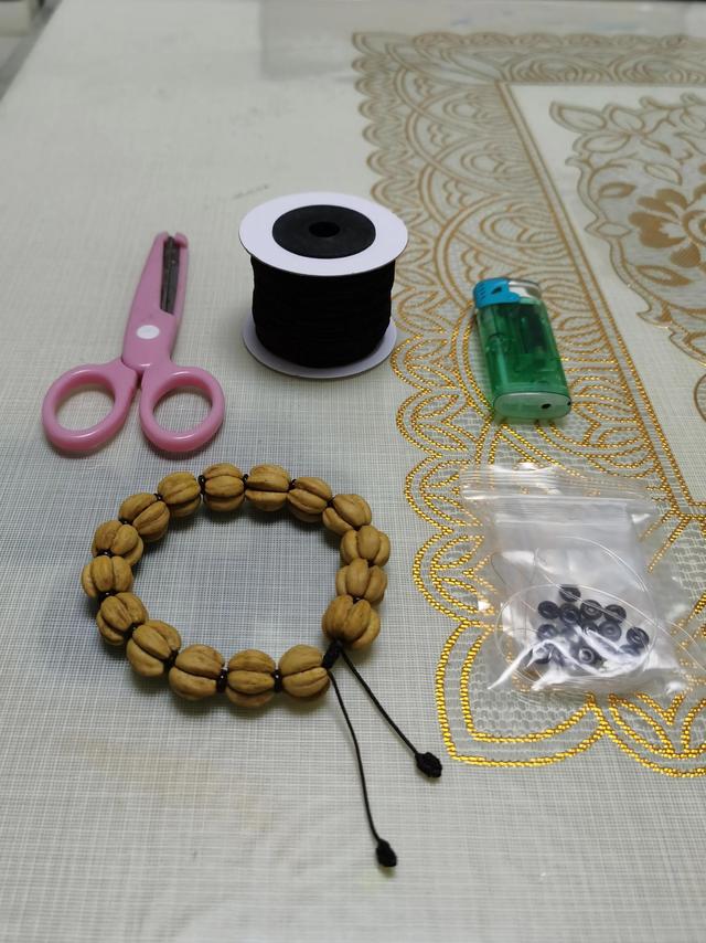 山楂核手串怎么清理果肉，山楂核什么时候采摘不分瓣（<五福籽菩提>手串制作过程）