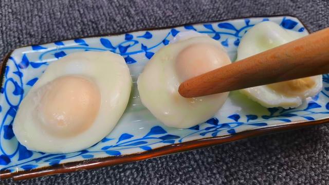 水铺蛋怎么做蛋清不散，水铺蛋的做法（荷包蛋不要直接下锅煮）