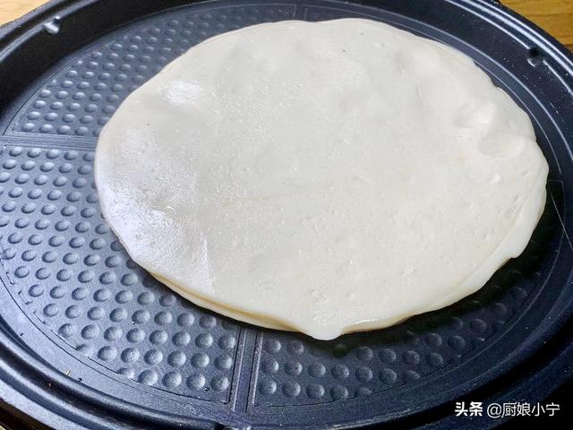烙薄饼怎么和面烙出来软的，怎么和面烙出的饼柔软（春饼轻薄柔软不发粘）