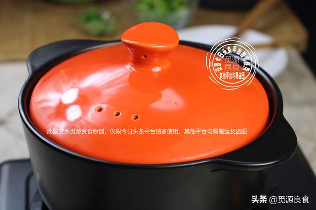 生焖鲈鱼的做法，蒜香焖鲈鱼最正宗的做法（十元钱买条鲈鱼）