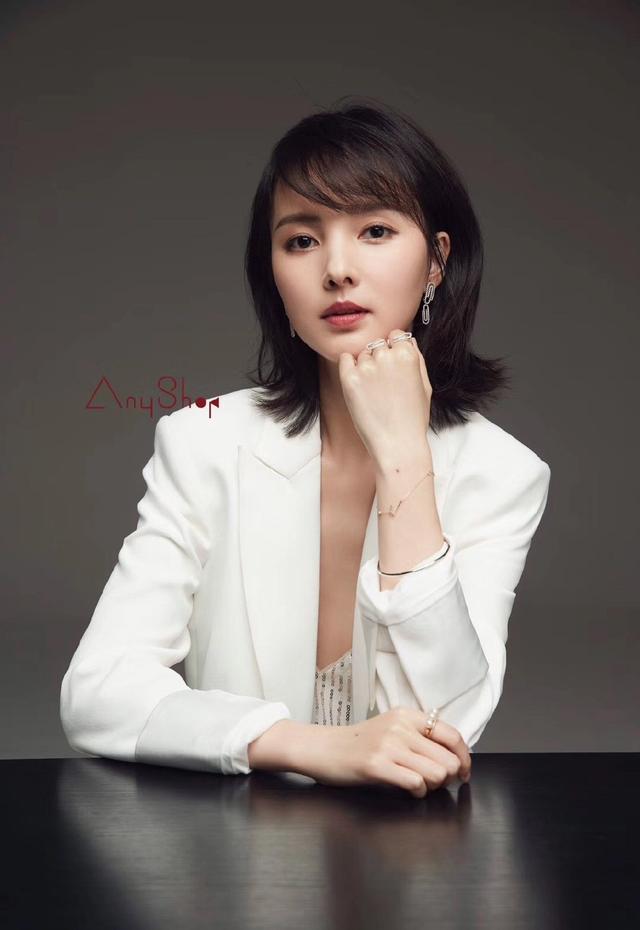 程小蒙个人简介，程小蒙是谁的前女友（程小蒙飒爽干练性感写真图片）