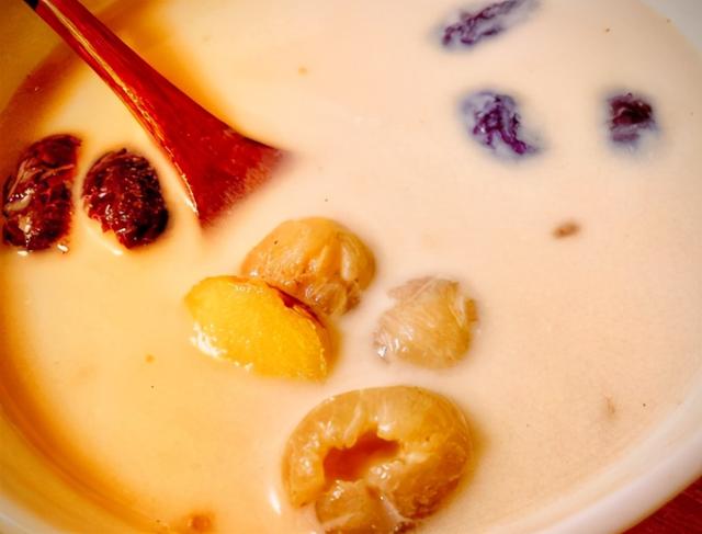 燕麦片牛奶粥的做法，燕麦片牛奶粥的做法窍门（女人要多吃的早餐）