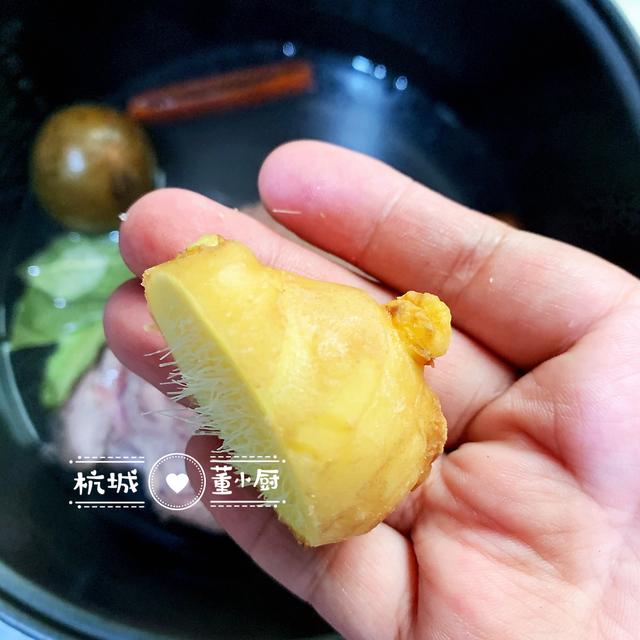 牛胸肉怎么做好吃，夏天来一份牛胸肉凉拌黑木耳