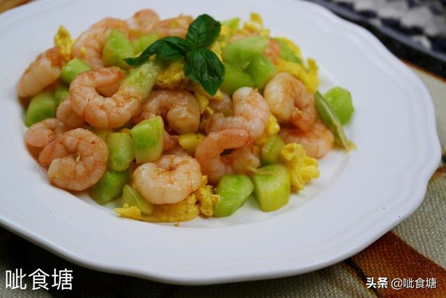 炒黄瓜怎么做好吃，鸡蛋炒黄瓜怎么做好吃（好吃好看的黄瓜炒虾仁）
