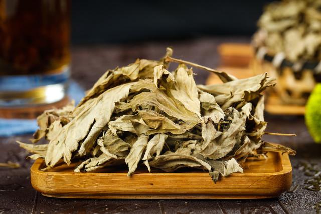 艾草能不能直接晒干，艾叶如何保存变成陈艾（农谚：家有三年艾）