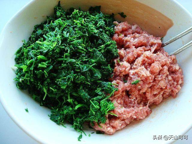 羊肉饺子馅的做法，羊肉馅饺子的做法最正宗的做法（用羊肉包饺子放姜吗）