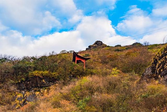 梵净山在哪里呢，梵净山在哪里个省哪个市（北半球最古老的生态乐园）