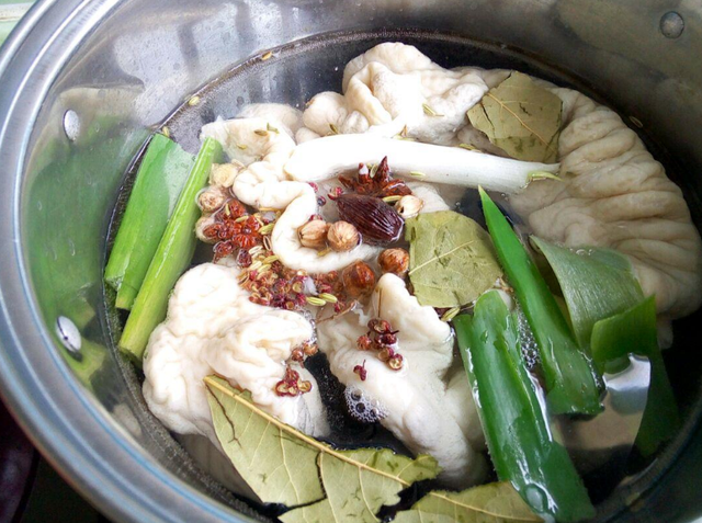 怎么做脆皮肥肠，配方和做法步骤告诉你