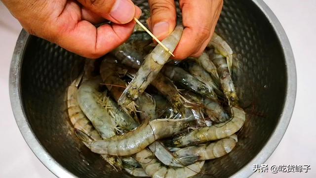 虾怎样去虾线，螺丝虾怎样去虾线（虾线到底是去掉还是保留）