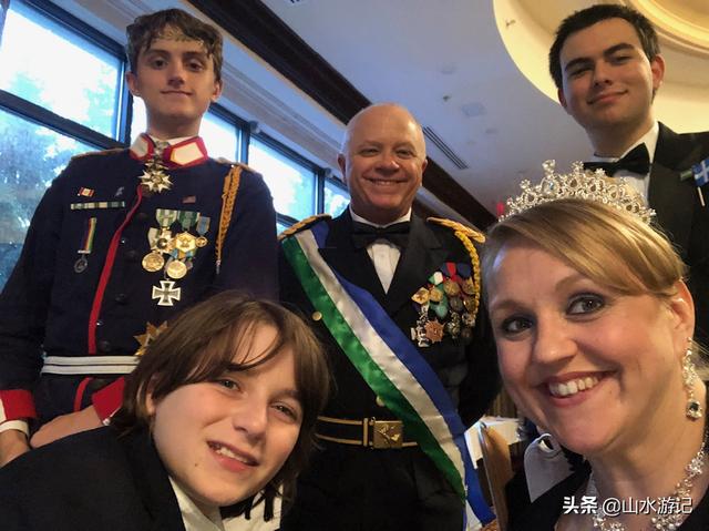 纸牌国中的鸟是什么鸟，纸牌国讲的是什么鸟（美国也有个“国中之国”）