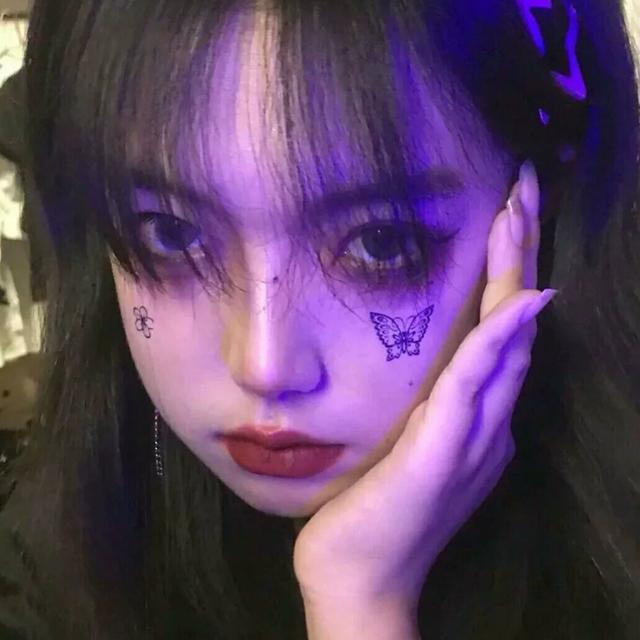 御姐句子高冷随性御姐语录，御姐句子高冷随性御姐语录图片（又A又拽的御姐文案/温柔中透露着野心.）