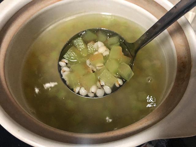 西瓜汤的做法，丝瓜汤的做法（吃完西瓜皮留着）