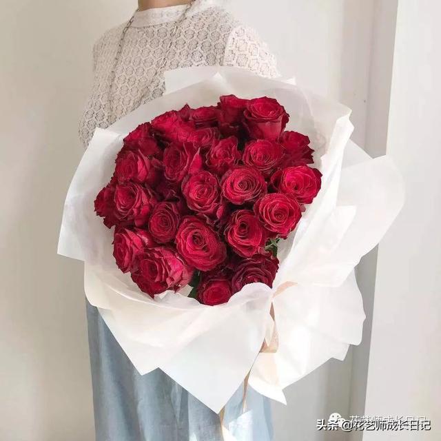 玫瑰花的寓意和花语，香槟色玫瑰（香槟色玫瑰代表什么）