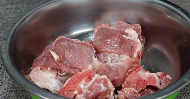 脊骨怎么做好吃，酱骨头怎么做好吃（大厨教你正确做法）